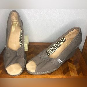 Toms gray canvas peep toe wedge